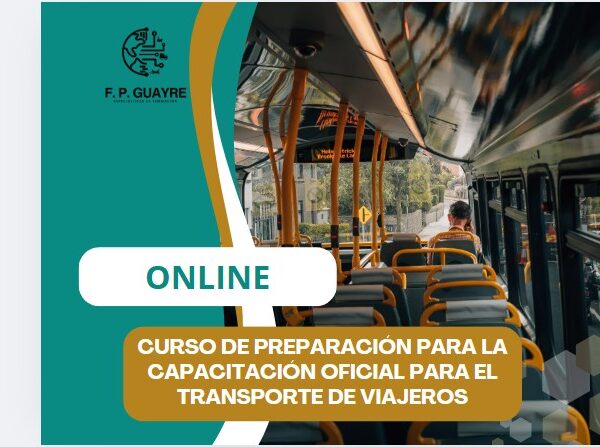 Imagen de un conductor profesional de autobús revisando documentación de transporte junto a un vehículo de pasajeros.